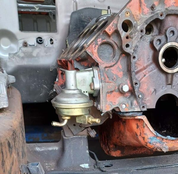 A step-by-step guide on replacing a Chevrolet carburetor using the SBC to 03 plate.
